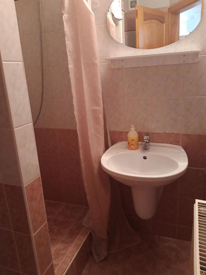 Attila Vendeghaz Apartment Heviz Exterior photo