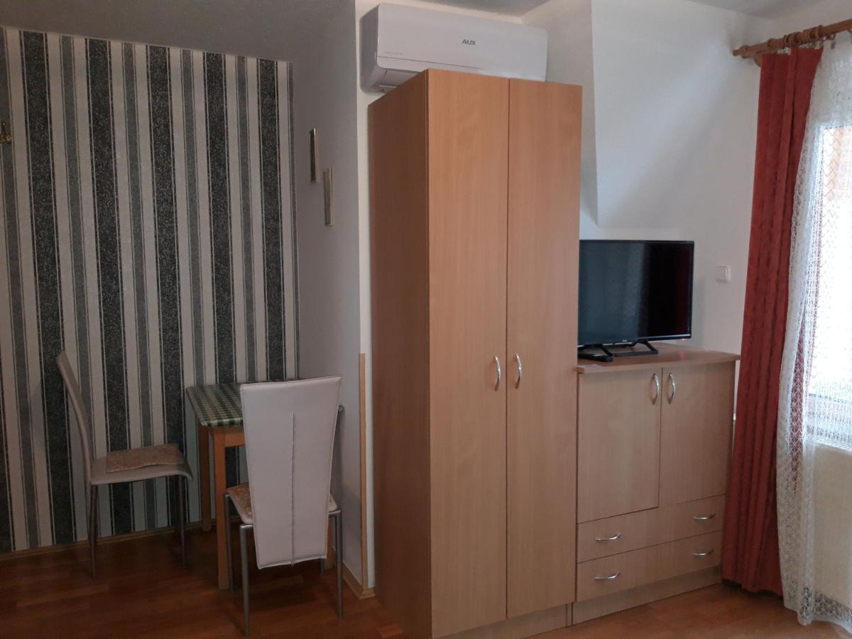 Attila Vendeghaz Apartment Heviz Exterior photo